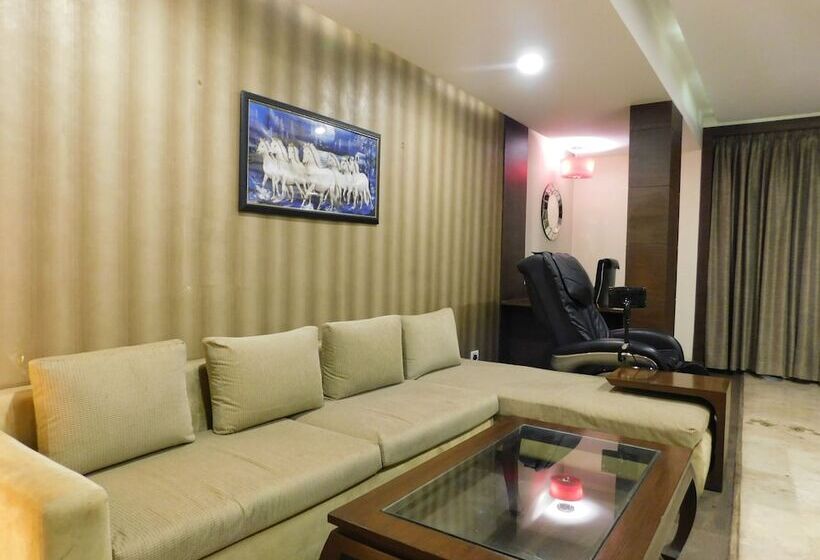 Отель The Central Park