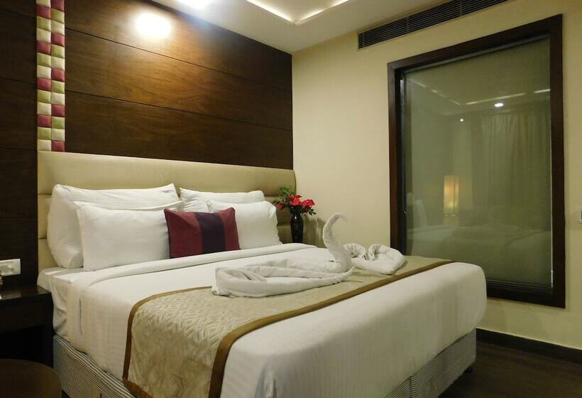 Отель The Central Park