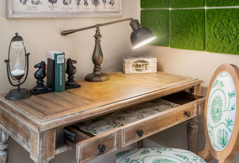 The Lexington Hotel, Autograph Collection