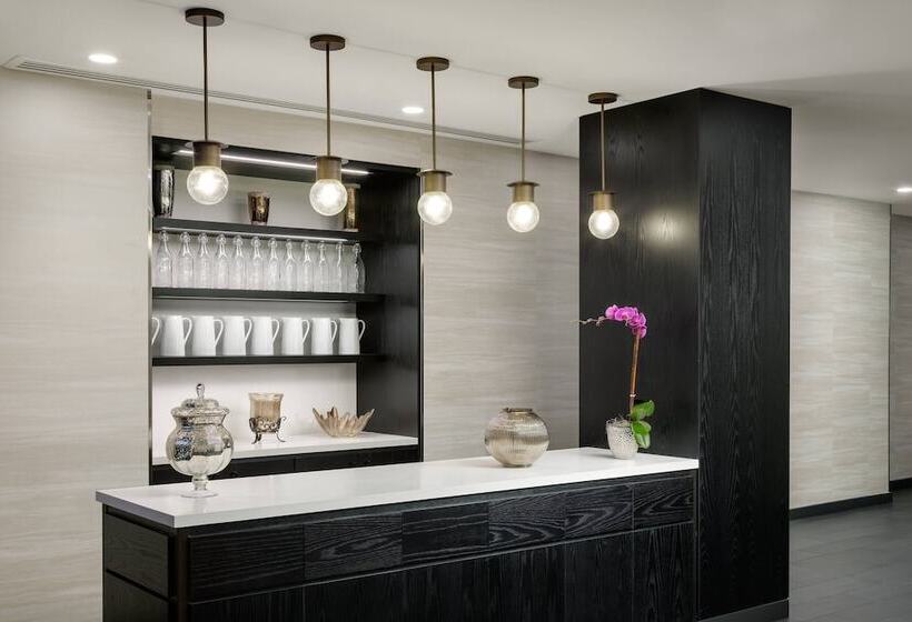 The Lexington Hotel, Autograph Collection