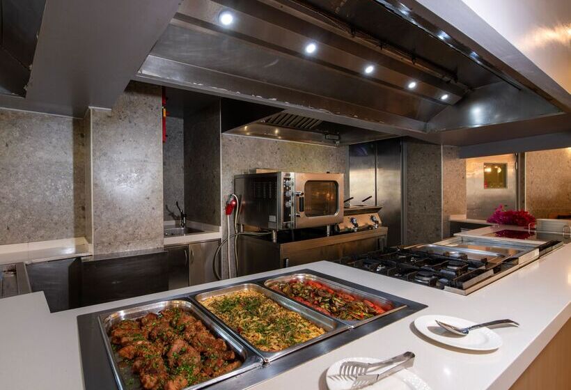 Hydramis Palace Beach Resort