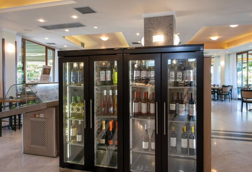 Hydramis Palace Beach Resort