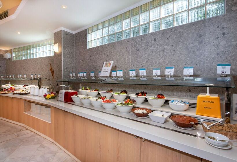 Hydramis Palace Beach Resort