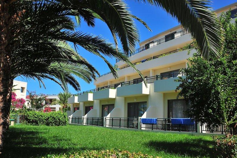 Hydramis Palace Beach Resort