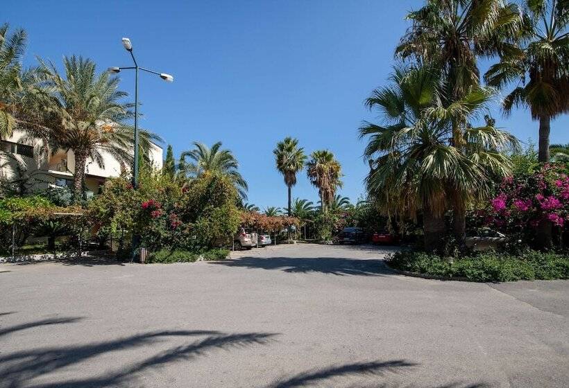 Hydramis Palace Beach Resort