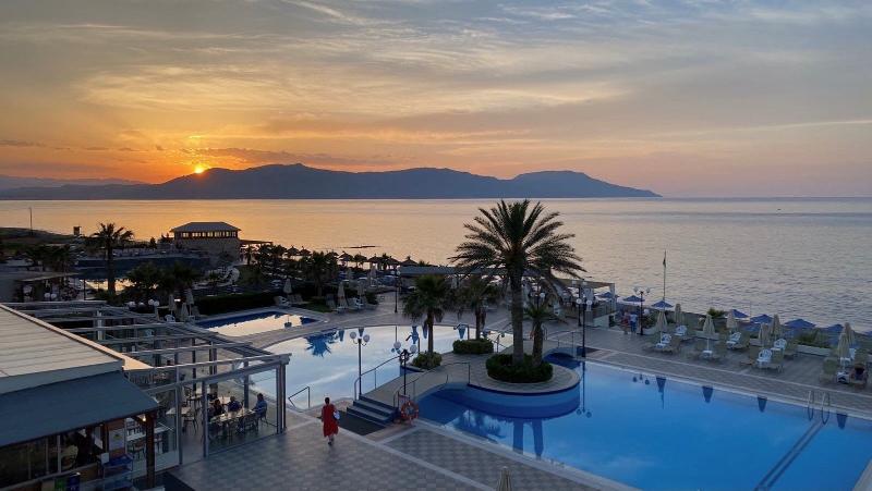 Hydramis Palace Beach Resort