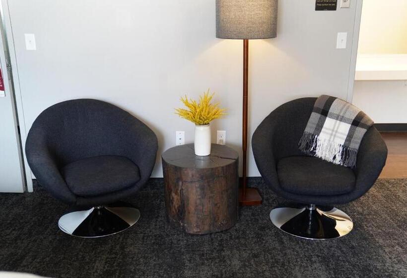 Мотель Ruby Sandpoint