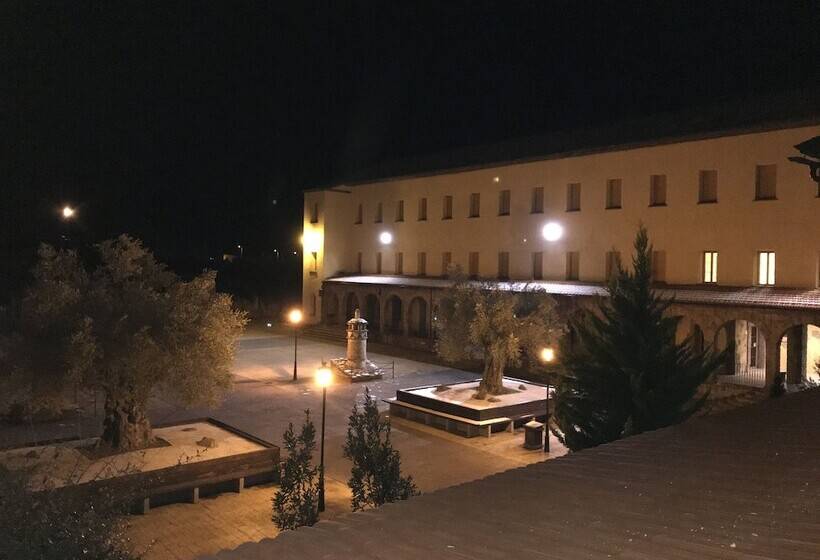 Albergue Pirenarium   Hostel