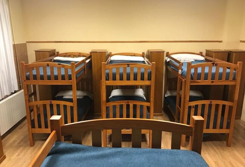 Albergue Pirenarium   Hostel