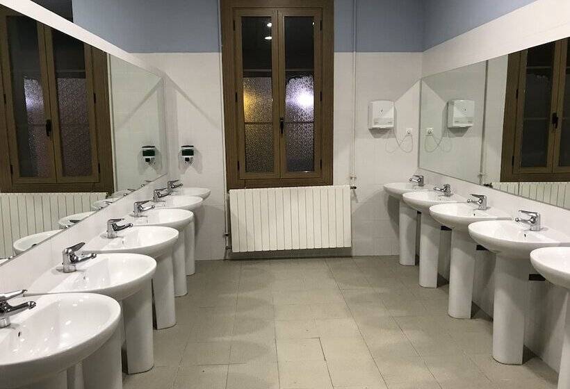 Albergue Pirenarium   Hostel