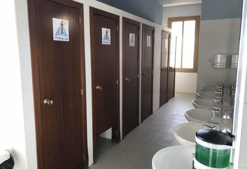 Albergue Pirenarium   Hostel