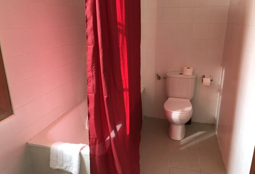 Albergue Pirenarium   Hostel