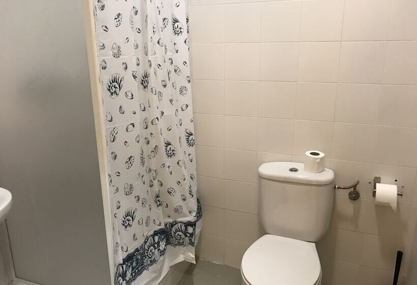 Albergue Pirenarium   Hostel