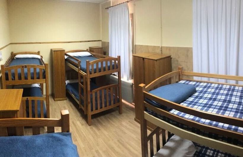 Albergue Pirenarium   Hostel