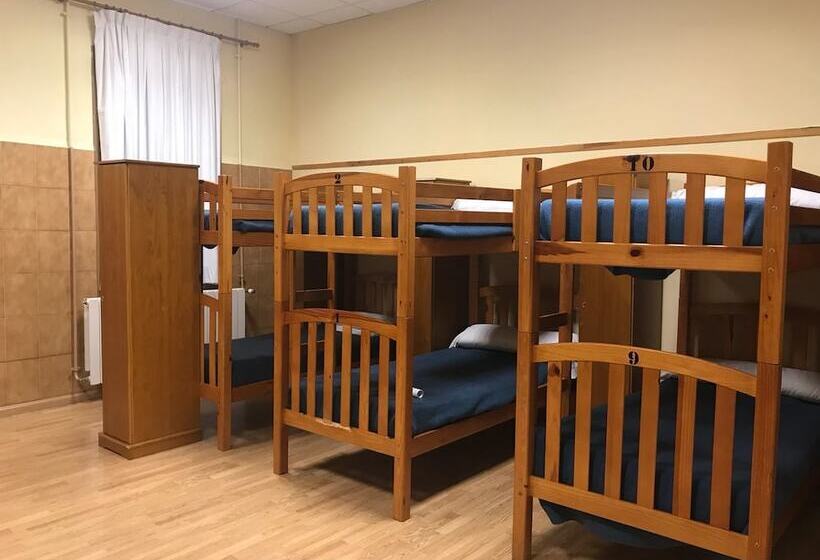 Albergue Pirenarium   Hostel