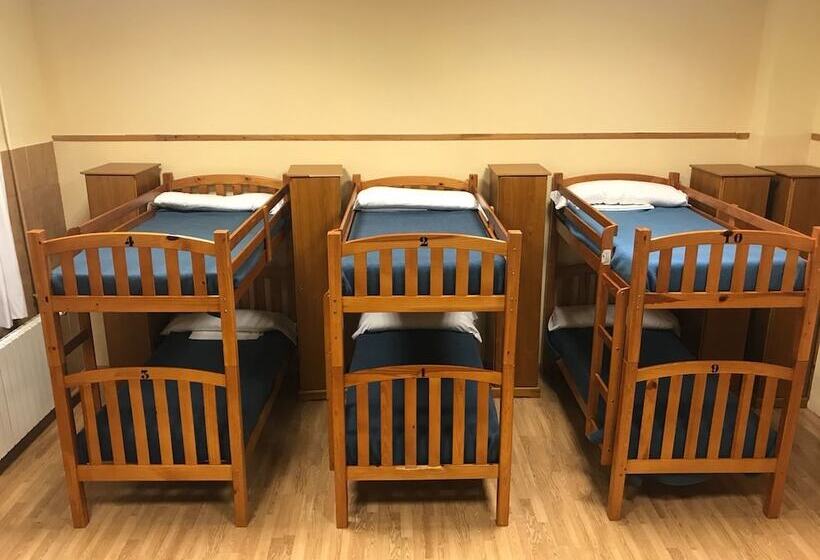 Albergue Pirenarium   Hostel