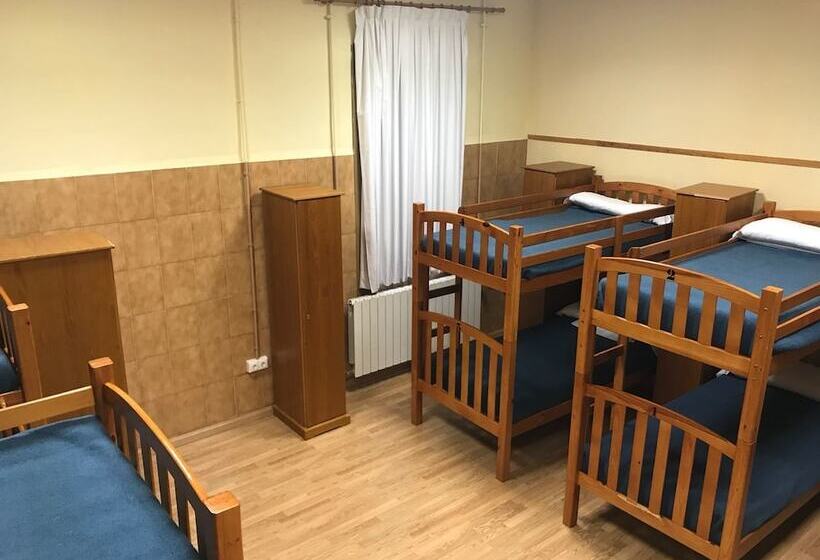 Albergue Pirenarium   Hostel