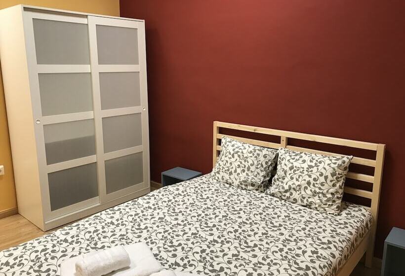 Albergue Pirenarium   Hostel