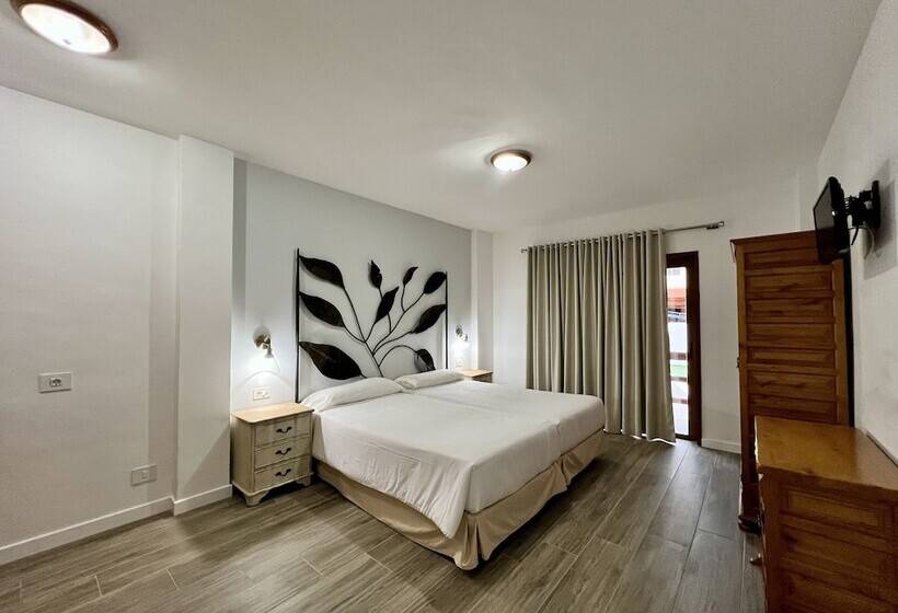 Apartamentos Frontera