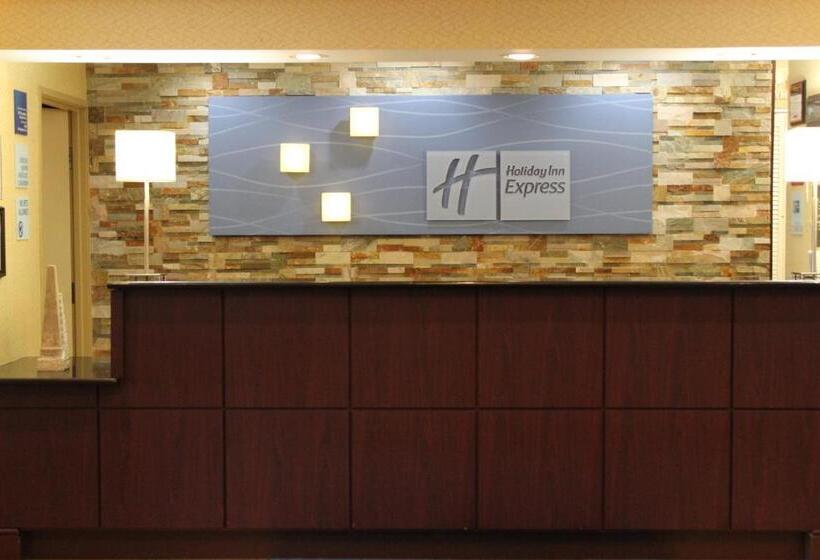 Holiday Inn Express Hotel & Suites Chicago Algonquin, An Ihg