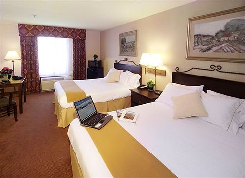 فندق Holiday Inn Express  & Suites Marina