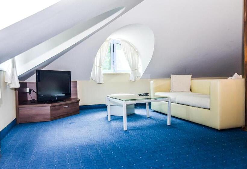 فندق семеен хотел анна кристина