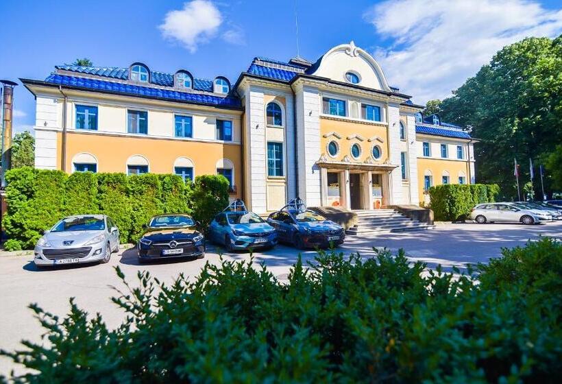 فندق семеен хотел анна кристина