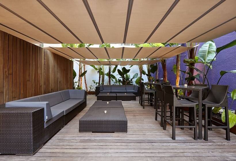 Отель Barcelona Catedral