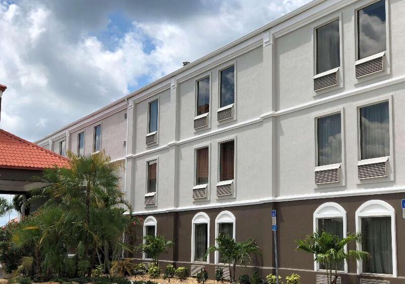 Best Western Plus Bradenton Hotel & Suites
