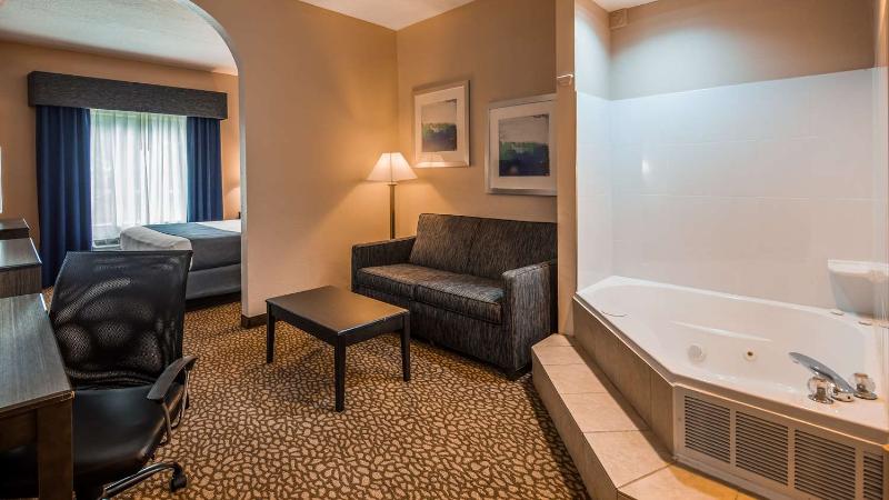Best Western Plus Bradenton Hotel & Suites