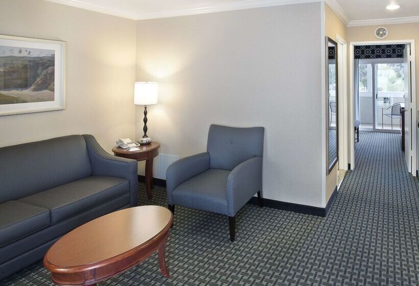 فندق Best Western Plus Marina Shores