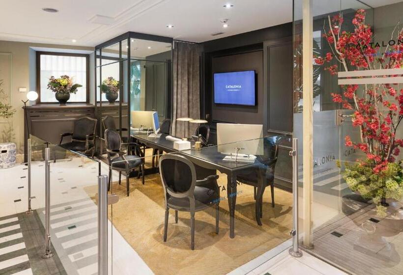 Отель Catalonia Las Cortes