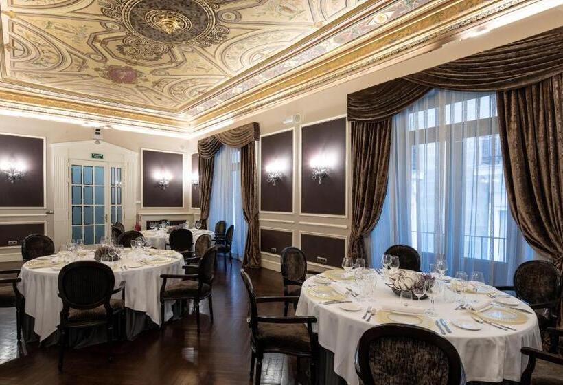 Отель Catalonia Las Cortes