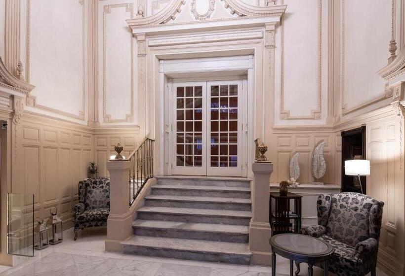 Отель Catalonia Las Cortes