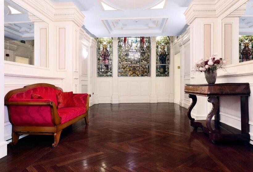 Отель Catalonia Las Cortes