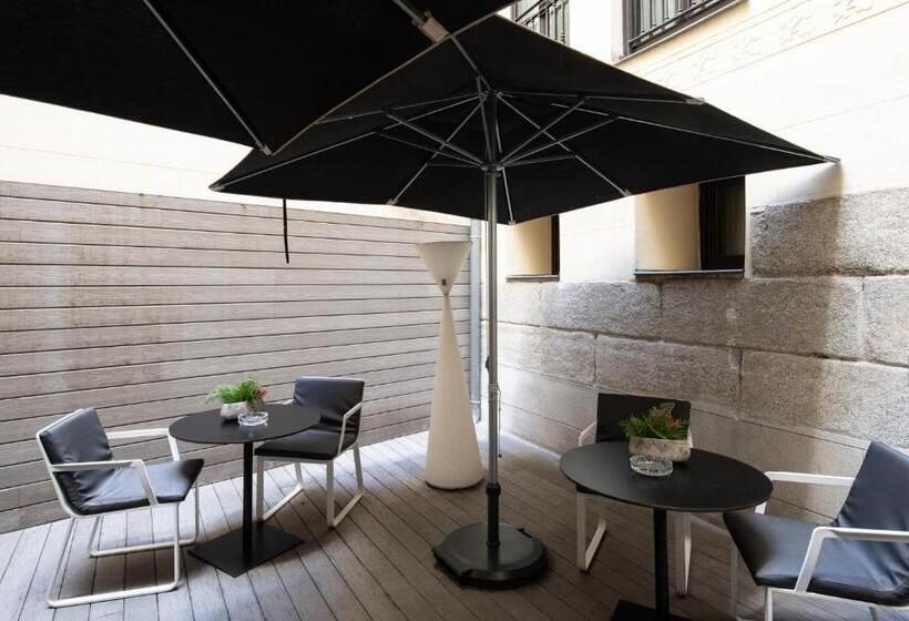 Отель Catalonia Las Cortes