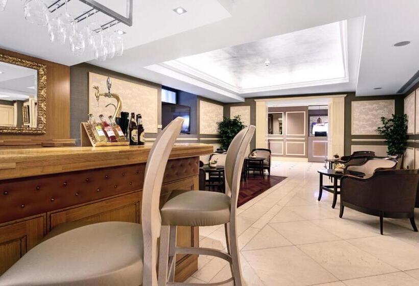 Отель Catalonia Las Cortes