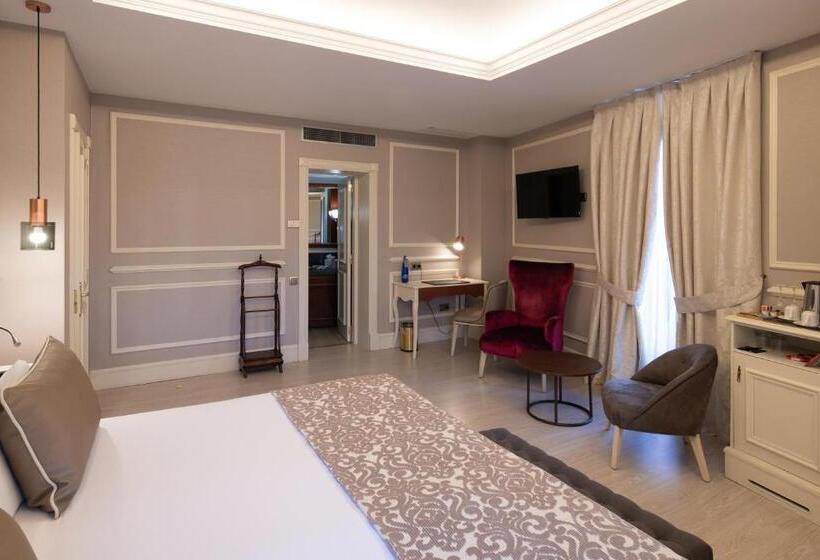 Отель Catalonia Las Cortes