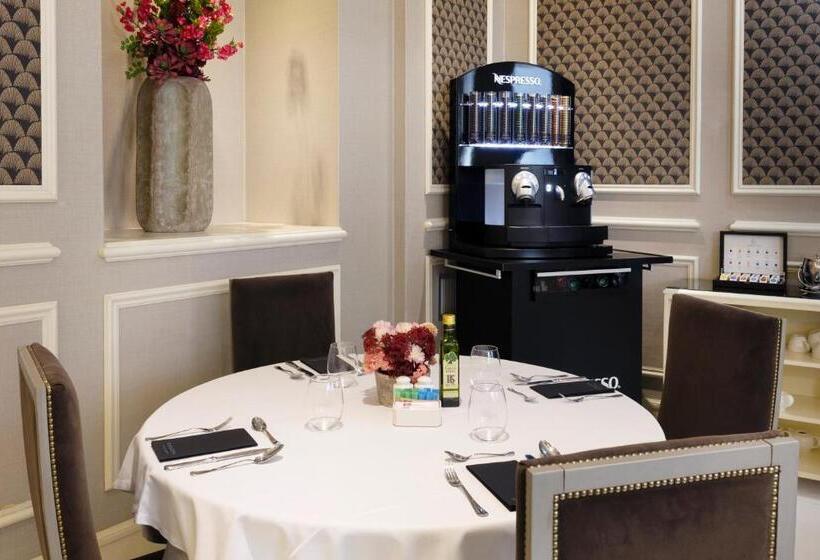 Отель Catalonia Las Cortes