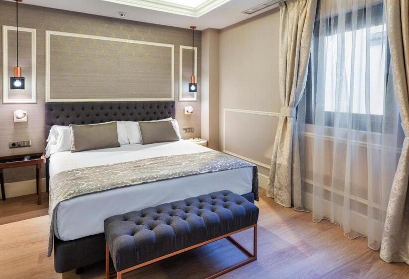 Отель Catalonia Las Cortes