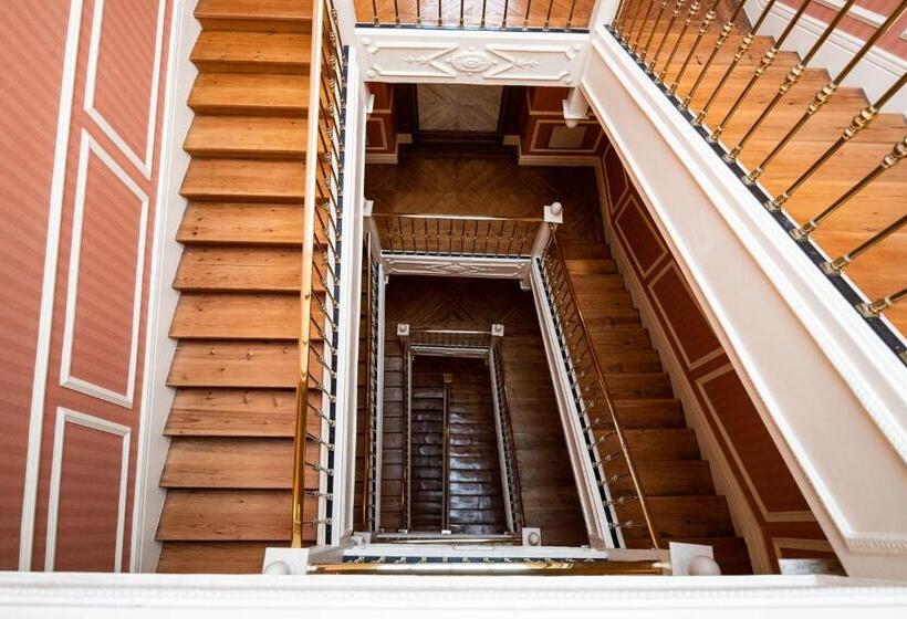 Отель Catalonia Las Cortes