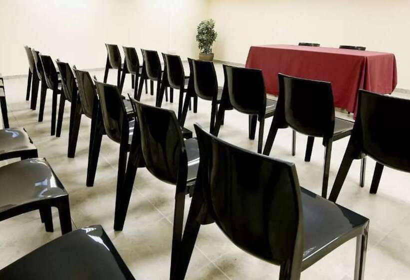 Отель Ciutat De Sant Adria