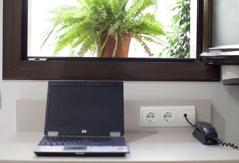 Отель Ciutat De Sant Adria