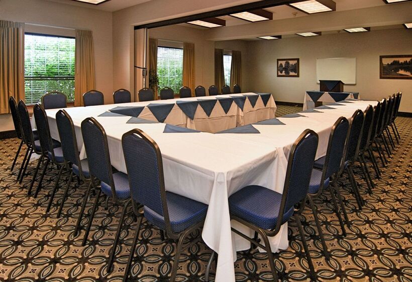 فندق Comfort Suites Airport