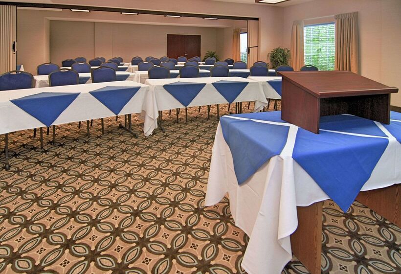 فندق Comfort Suites Airport