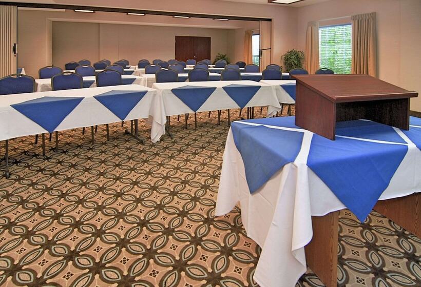 فندق Comfort Suites Airport