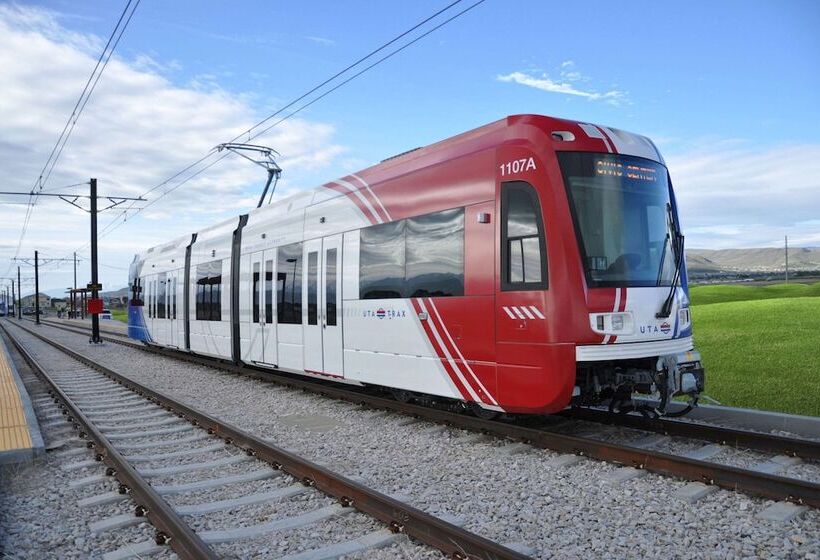 فندق Comfort Suites Airport