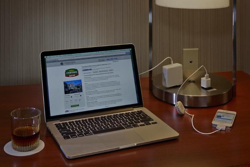 בית מלון כפרי Courtyard By Marriott Providence Warwick