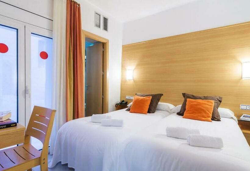 فندق & Diving Les Illes