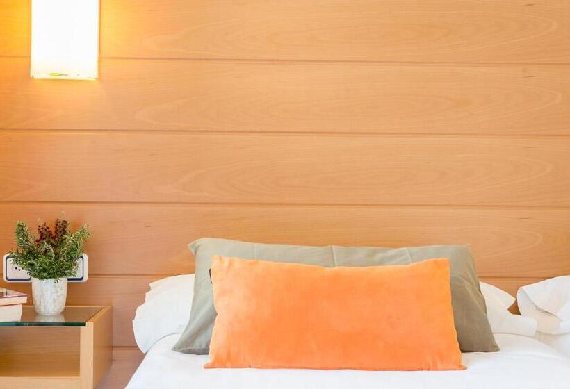 فندق & Diving Les Illes